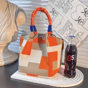 กระเป๋าถือ ความจุขนาดใหญ่ กระเป๋าเดินทาง พักผ่อน การเดินทาง บุคลิกภาพ ความรู้สึกของแฟชั่น ประณีต