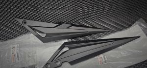 Tam Giác Nhỏ bên Phải màu Đen Nhám exciter 2005-2010 yamaha chính hãng dành cho ae