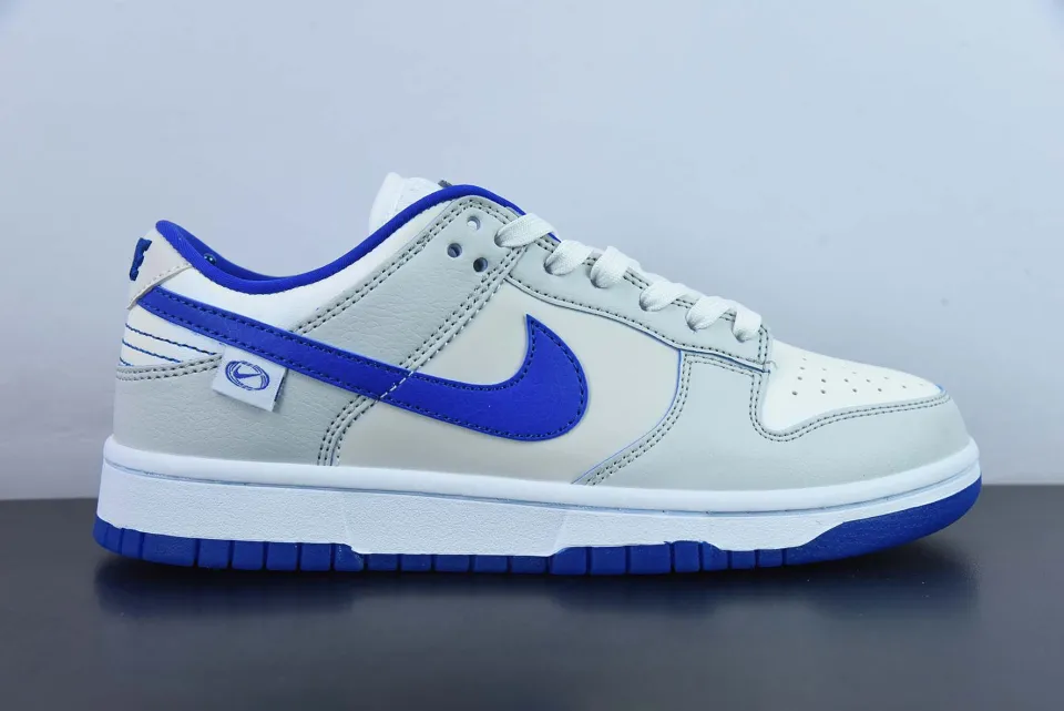 Nike dunks shop white with blue