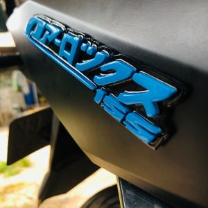 EMBLEM MOTOR AEROX 155 VERSI JEPANG VARIASI HURUF TIMBUL 3D BAHAN FIBERGLASS