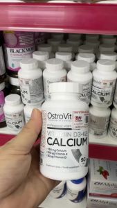 Ostr ovit Vitamin D3+K2 Calcium - Giúp Tăng Hấp Thu Canxi Hỗ Trợ Xương Khớp Chắc Khoẻ Tăng Đề Kháng - giúp duy trì xương và răng khỏe mạnh cũng như giúp hoạt động đúng đắn của cơ bắp và hệ thống miễn dịch. Vitamin D tham gia vào quá trình phân chia tế