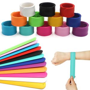 FWFHTP 10Pcs Linh hoạt Kẹp giữ cuộn giấy gói quà Tự cuộn Silicone Vòng đeo tay mềm mại Sáng tạo Màu trơn Vòng tay đập dùng để gói quà sắp xếp poster.