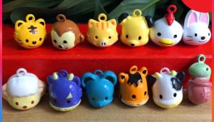 กระดิ่งทองเหลือง ลวดลายแมว ปีเกิดและสีล้วน ขนาด 1.2  1.4  2 cm. ใช้ตกแต่งงาน DIY ทั่วไป หรือเป็นกระดิ่งปลอกคอแมว * ขาย 1 ชิ้น ต่อ 1 ราคาขาย *