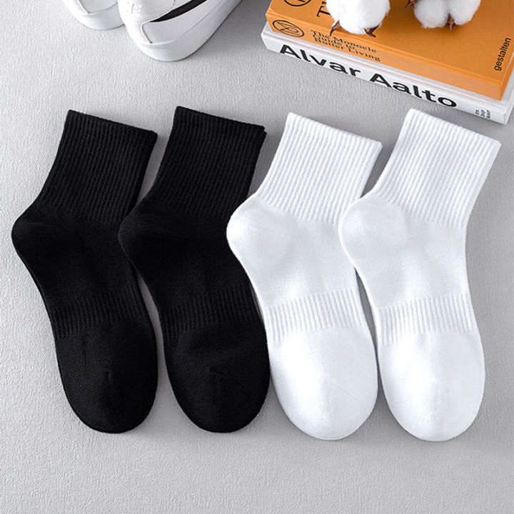 5/10pairs%20Socks%20Mid-length%20Solid%20color%20Sports%20White%20and%20black%20Deodorant%20Sweat-wicking%20-%20Image%203