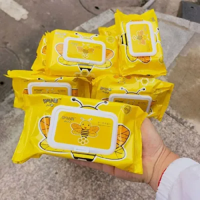 Khăn giấy ướt con ong vàng (1 bịch)
