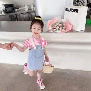 Wanders ชุดเด็กผู้หญิง ชุดเช็ตเด็กผญ ดีไซน์ลายทางแฟชั่นเกาหลี เสื้อยืดผ้าฝ้ายสำหรับเด็กผู้หญิง + กระโปรงเอี๊ยมยีนส์