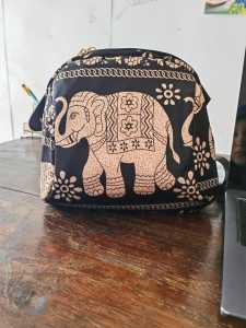 [ERAJAYA BAG] Tas Selempang Chibao Gajah Chibao 3912-23#motifa