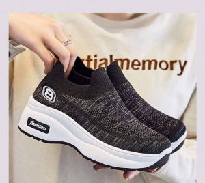 พร้อมส่งในไทย รองเท้าเสริมส้น ผ้ายืด รองเท้าแฟชั่น ใส่สบาย นุ่มเท้า สีสวย ใส่แล้วดูสูง รองเท้าสลิปออนแฟชั่นพร้อมส่ง