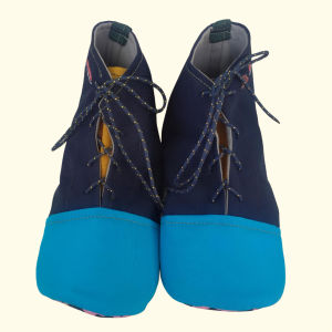 Sepatu Petani di sawah