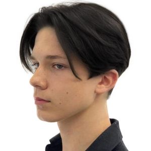 วิกผมผู้ชาย วิกผมสั้นสีดำแสกกลาง ผมตรงนุ่มฟู เป็นธรรมชาติ และหล่อ ที่คลุมศีรษะด้วยเส้นใยเคมี