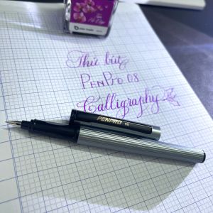 (MIỄN PHÍ KHẮC TÊN) Bút Máy Penpro 08 ngòi kim tinh lá tre Calligraphy Plus (Nét Thanh Nét Đậm Không Gai)