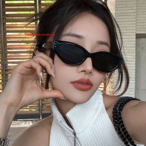 JJT Stylish Cat-Eye Sunglasses with UV Protection and Face-Slimming Design