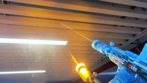 ฉีดไฟกระพริบ AK ปืนฉีดน้ำอัตโนมัติแบบยิงซ้ำได้ MP5 ปืนฉีดน้ำความจุขนาดใหญ่สำหรับเด็ก M416 ปืนฉีดน้ำไฟฟ้า