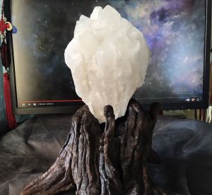 Combo đá Thạch Anh chóp trắng da gương ngọn lửa lấp lánh lớn tặng đế gỗ cao 40cm