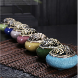 Ly sứ xông Trầm Hương