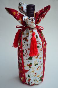 ถุงผ้าใส่ขวดไวน์ Wine gift bag ทำจากผ้าคอตตอนลายคริสต์มาส 2 ชั้น พร้อมเชือกผูกมีพู่ห้อยสวยงาม สำหรับใส่ขวดไวนในเทศกาลคริสต์มาส ปีใหม