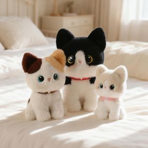 DOWNA Tư thế ngồi Đồ chơi thú nhồi bông hình mèo Mềm mại bông xù 20cm Búp bê mèo cưng  Phim hoạt hình Đồ chơi đồng hành cùng gia đình Dành cho trẻ em