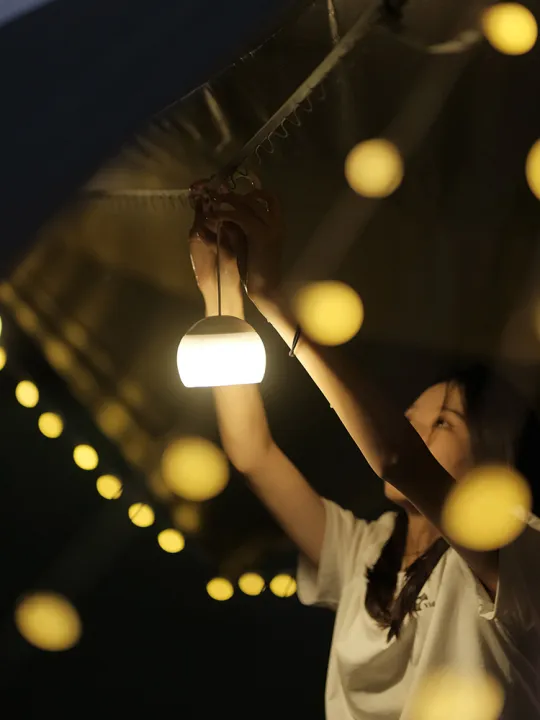 Vidalido%20Hanging%20Lamp%20Outdoor%20Portable%20Ultralight%20Atmosphere%20Ambient%20LED%20Warm%20Light%20Lantern%20Waterproof%20USB%20Charging%20Camping%20Travel%20Tent%20Lighting%20ABS%20TPR%20-%20Image%204