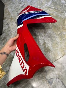 Bửng ngoài đỏ tem Trắng Xanh Dương HRC xe Winner X đời 2018 2019 2020 2021 và Giá là 1 cái