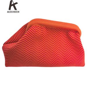 กระเป๋าสะพายไหล่ชุดลำลองทอผู้หญิงที่มีการออกแบบลายก้อนเมฆและบล็อกสีสำหรับใช้ในทุกวัน