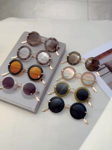 网红同款复古时尚圆框太阳眼镜男休闲气质旅游街拍素颜百搭墨镜女Internet celebrity with retro fashion round frame sunglasses for men casual temperament tourist street photography no makeup versatile sunglasses for women