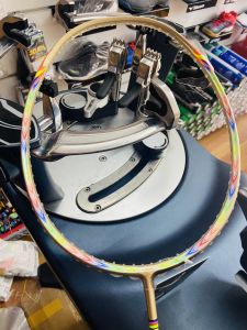 Vợt Cầu Lông Vợt Bubadu Vàng Đồng Rực rỡCăng tối đa 13KGQuà Tặng ( Quấn Cán + Cước )