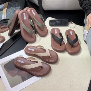 New WomenS Summer Flip-Flops For Outdoor Wear Fashionable Beach Shoes Indoor Non-Slip Soft-Soled Bathing Sandals