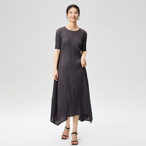 2318 Thin Loose Slimming Long Round Neck Short Sleeve Irregular Hem Pleated Dress One Size (45-75kg)