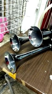 แตรลมไฟฟ้า แตร3ปาก เงาทรงสวย 24v / 12v ไม่ใช้ถังลม รวม ไฟรถ