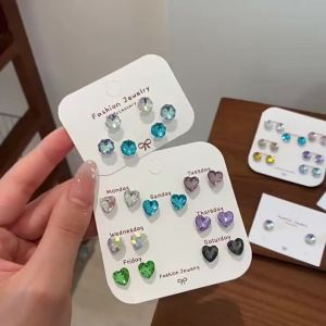 2025NJJK  ต่างหูแบบติดหูรูปดอกกุหลาบมิลเลนเนียมสำหรับผู้หญิง สไตล์ใหม่ บุคลิกภาพ ซิรคอน ต่างหูเจาะหู Hua Zi