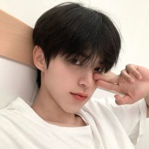 Wig Mens Seven Piece COS Package Long Teen Cute Mens Short Straight Hair Mens Full Head Cover Differential Fragmented Cover Korean Version