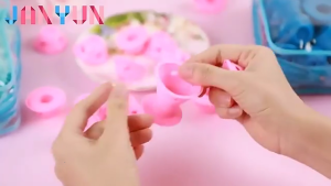 ชุดที่ดัดผมซิลิโคนที่มีความยืดหยุ่นปลอดภัยและจัดแต่งทรงผมที่เรียบง่ายสำหรับลอนผมที่ดูเป็นธรรมชาติ