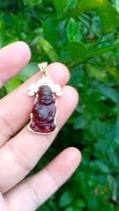 Mặt dây chuyền quan ông thần tài hổ phách huyết amber tự nhiên khung vàng non