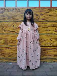 Gamis crinkle uragiri anak usia 3-8 tahun motif bunga bordir terbaru