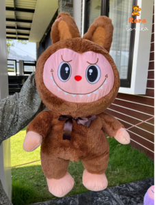 Boneka Labubu jumbo Ukuran 70 cm Bahan Yelvo Halus dan Lembut Berlabel SNI