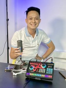 Combo thu âm livestream karaoke soundcard X5 với mic thu âm SM8B. Tặng tai nghe + dây canon 3m. Bảo hành 12 tháng