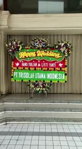 karangan bunga papan Bandung ucapan happy Wedding