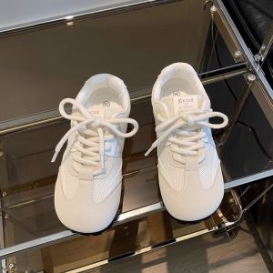 รองเท้านักเรียนแบนด้านล่างระบายอากาศน้ำหนักเบารองเท้าผ้าใบทันสมัยใหม่ฤดูร้อน2024