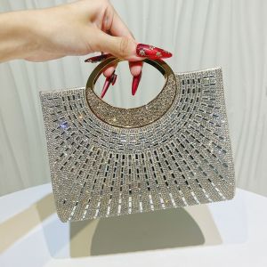 Túi dự tiệc đính đá dáng hình vuông độc đáo có dây sang trọng VDT89