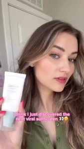 SKIN1004 Madagascar Centrella Hyalu-Cica Water-Fit Sun Serumเซรั่มกันแดด /Tone-Up Sunscreen (SPF50+ PA++++)