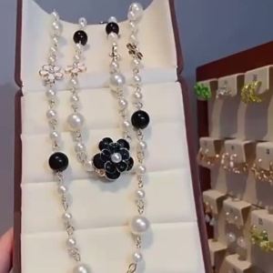 Dây chuyền áo len ngọc trai nhiều lớp sang trọng và tinh tế dành cho nữ thanh lịch và đơn giản kiểu dáng dài phụ kiện hợp kim mùa thu đông. 2026