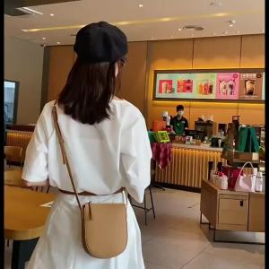Top-grain leather crossbody bag for women 2026 New genuine leather womens bag small bag mobile phone bag fashionable trendy shoulder bag