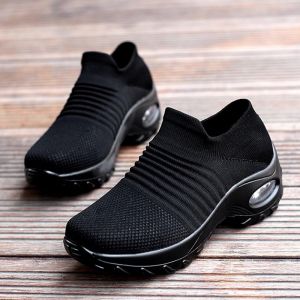 Korean Style Slip On Black Sneakers Women Shoes Running Shoes Sports Shoes Fashion Casual White Rubber Shoe For Women