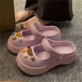 Cute accessory hole slippers, women wearing thick soled girl's heart cartoon wrapped cool slippers. 