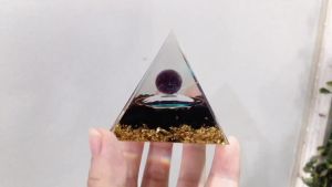 ปิรามิดออร์โกน ปิรามิดคริสตัลบำบัดอเมทิสต์และหินบำบัดออร์โกไนต์ คริสตัลป้องกันเครื่องกำเนิดพลังงานสำหรับโยคะ การทำสมาธิ ลดความเครียด