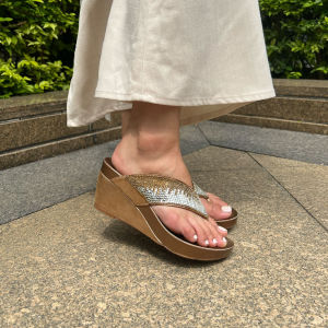 [THOMAS CHAN] Suede Rhinestone Wedge Flip Flops