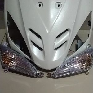 Tameng depan Plus lampu Sen depan yamaha Mio Sporty putih