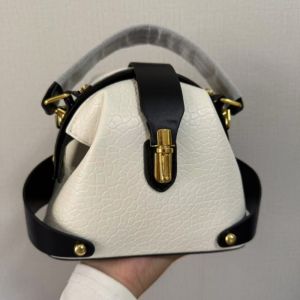 New Vintage Shoulder Bag Luxury Leather Metal Buckle Messenger Bag Classic Casual Crossbody Bag Ladies2026