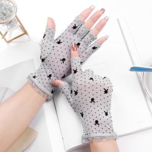 OUTOPEAN Thiết kế ren Găng tay nửa ngón Ngón tay lộ ra Cân nặng mùa hè Găng tay lái xe Tinh tế Họa tiết thỏ con Găng tay che vết sẹo Dành cho phụ nữ