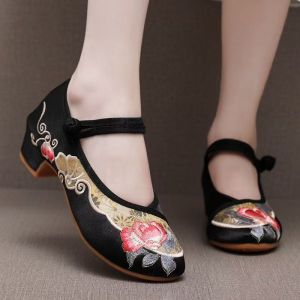ZEEMIN Womans New Square Heel Silk Embroidered Floral Shoe Soft Sole Non Slip Ethnic Style Round Toe Cheongsam Shoes Red Wedding Shoe